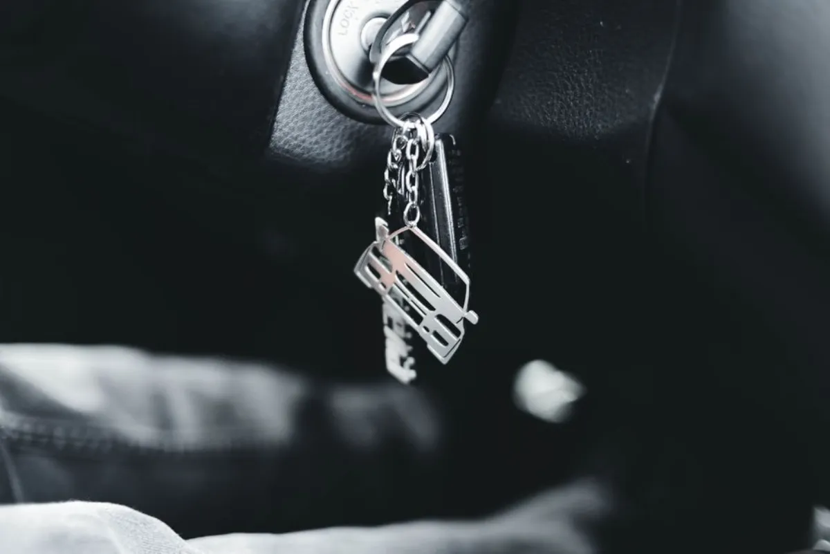 Boîte métallique fermée utilisée comme cage de Faraday pour ranger une clé keyless