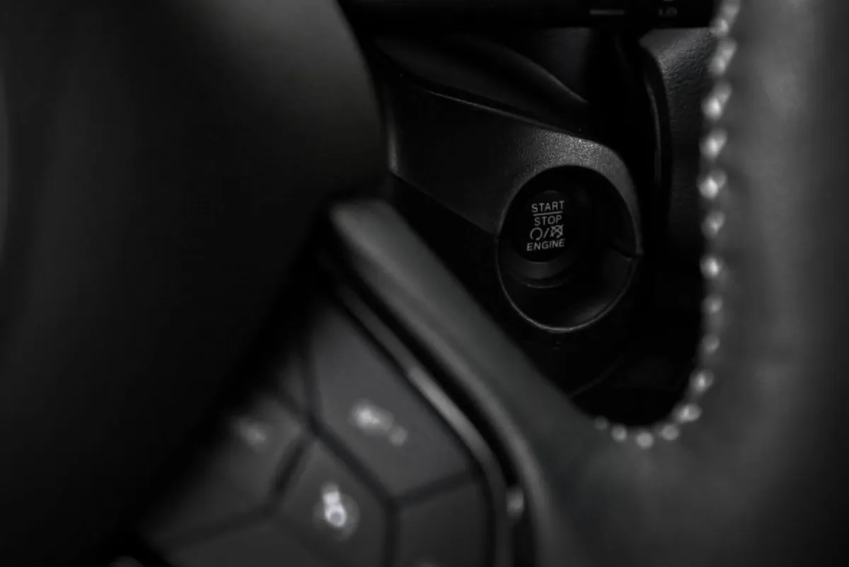 Clé de voiture keyless mains libres, vulnérable à l'attaque par relais du mouse jacking
